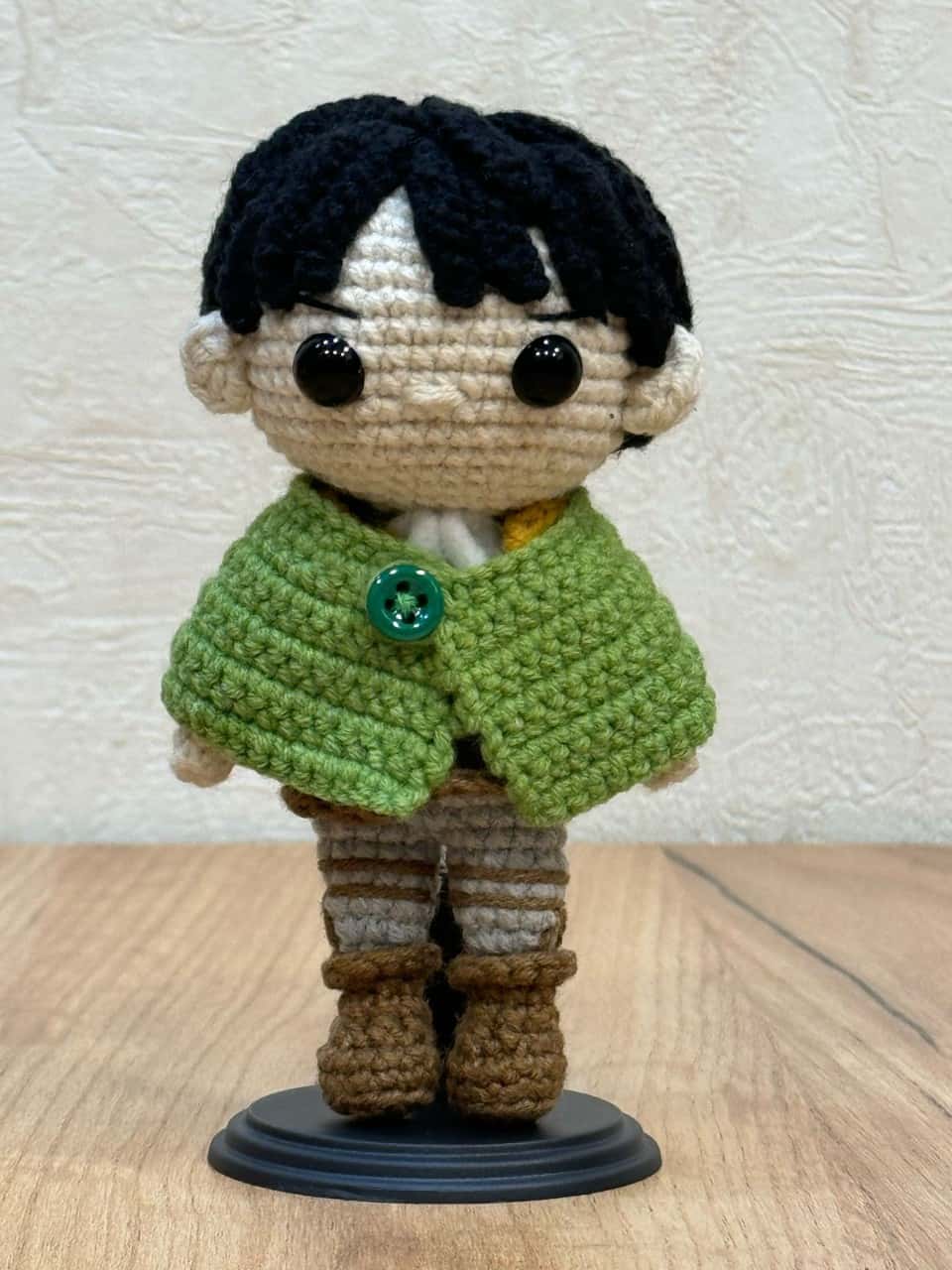 Вязаная игрушка Леви Аккерман